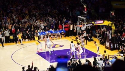 BetVictor伟德官方网站-历史之夜再度遭遇“里程悲” 留给湖人的时间不多了